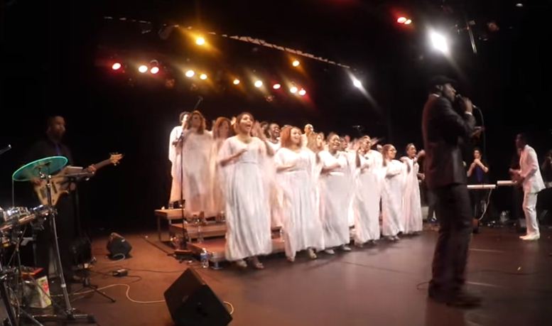 Fiançailles avec un chorale gospel